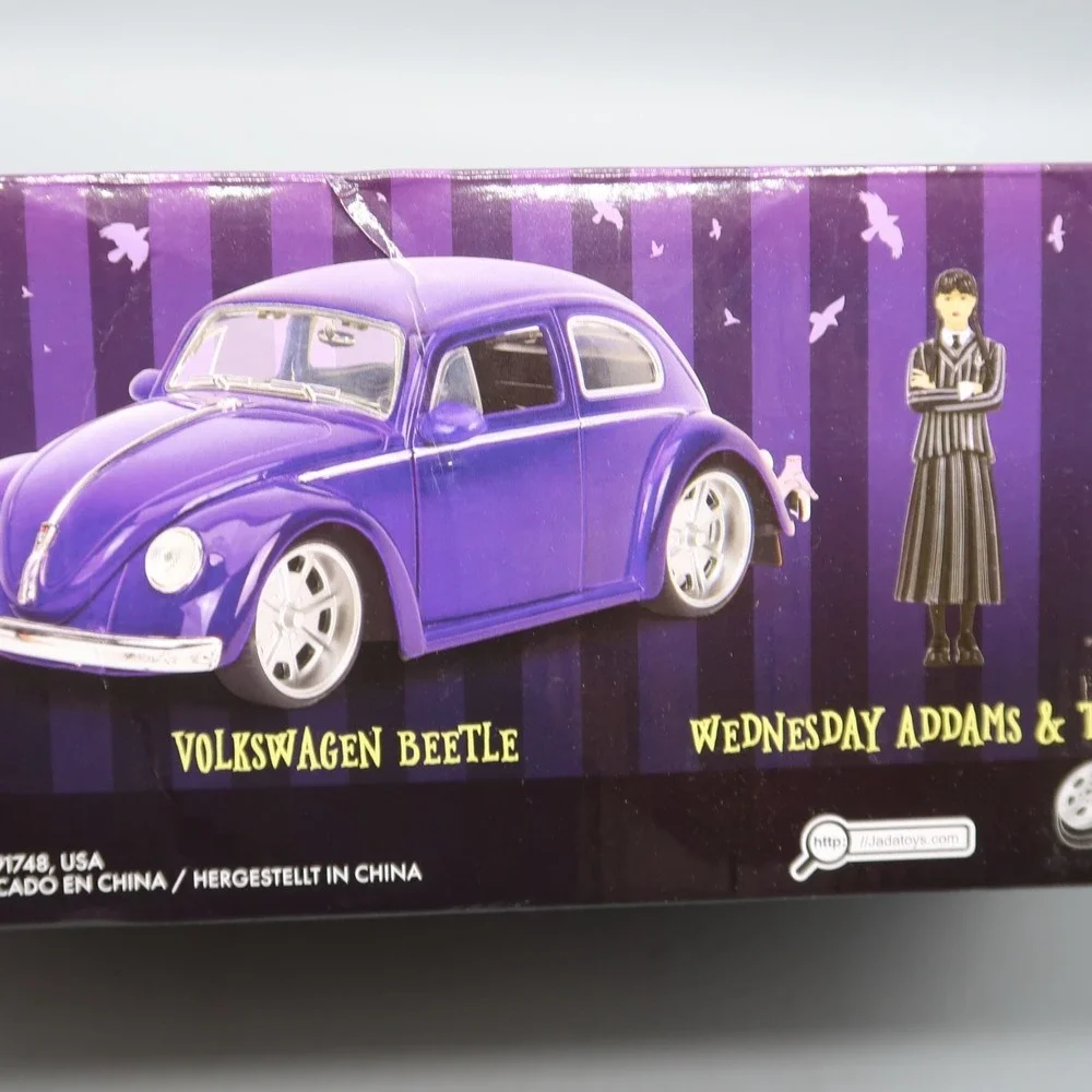 Jada Toys 1:24 Diecast Volkswagen Beetle‎ Purple Car Wednesday Figure